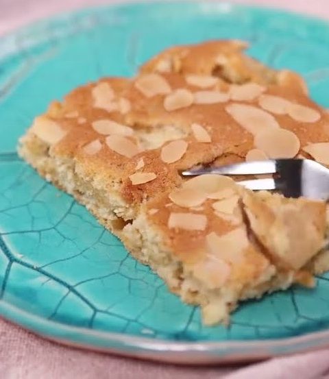 Almond Apple Delight Cake