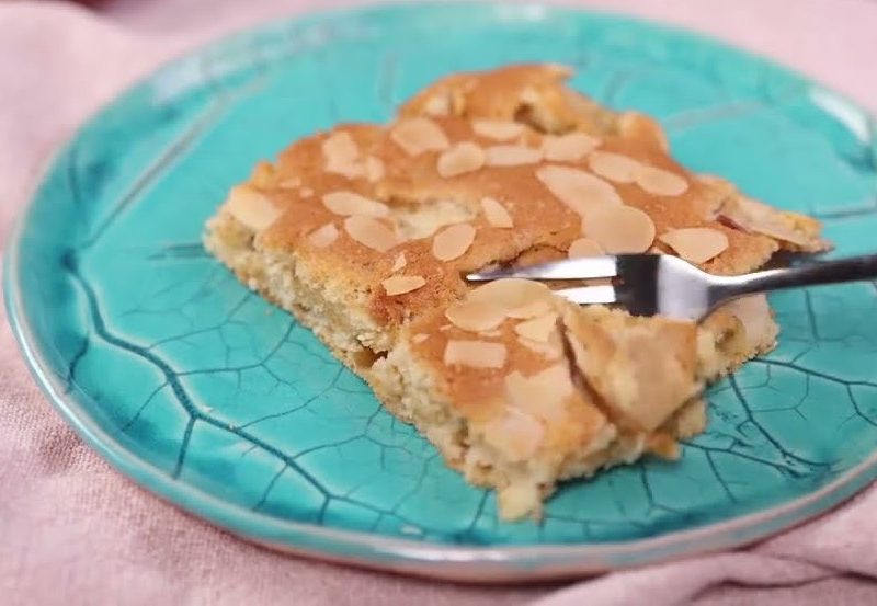 Almond Apple Delight Cake
