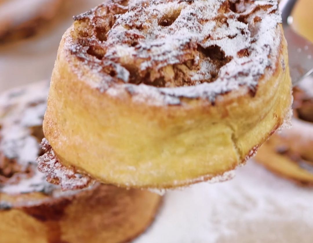 Golden Apple Puff Roll