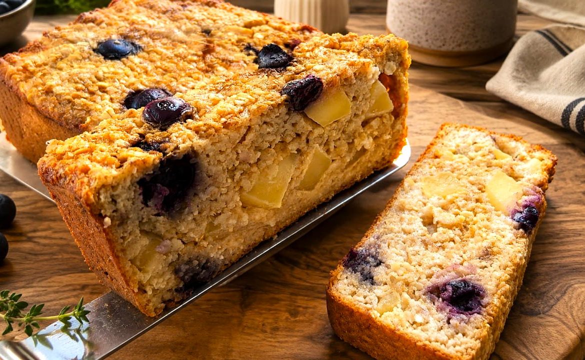Baked Oatmeal with Banana, Apple, and Blueberries