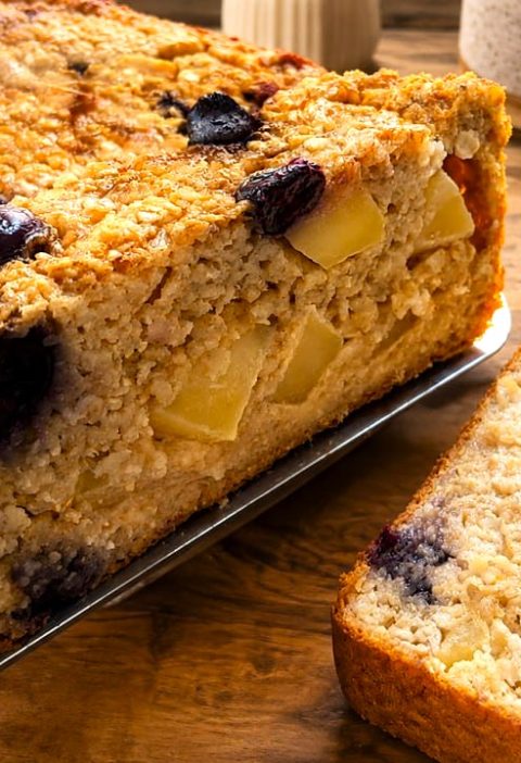 Baked Oatmeal with Banana, Apple, and Blueberries