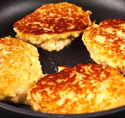 Juicy Apple Oat Pancakes