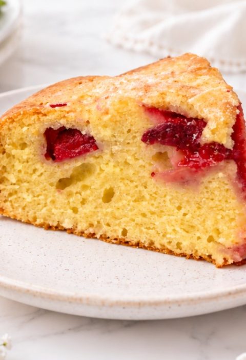 Fluffy Strawberry Cake