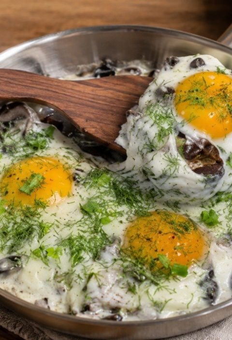 Smoky Red Bean Skillet With Eggs And Mozzarella