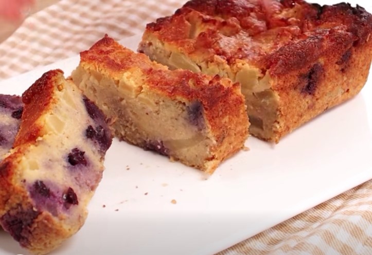 Sunrise Oat Apple Blueberry Yoghurt Cake