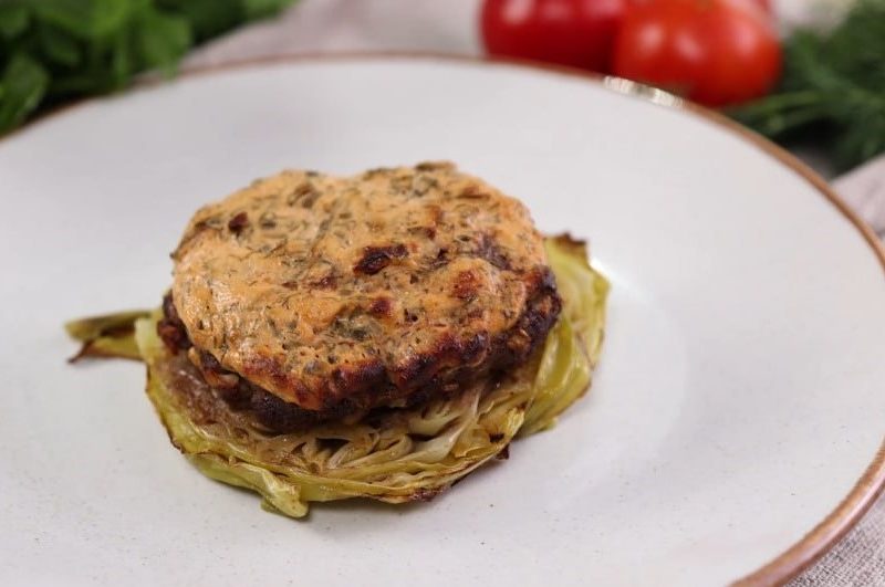 Savoury cabbage steak