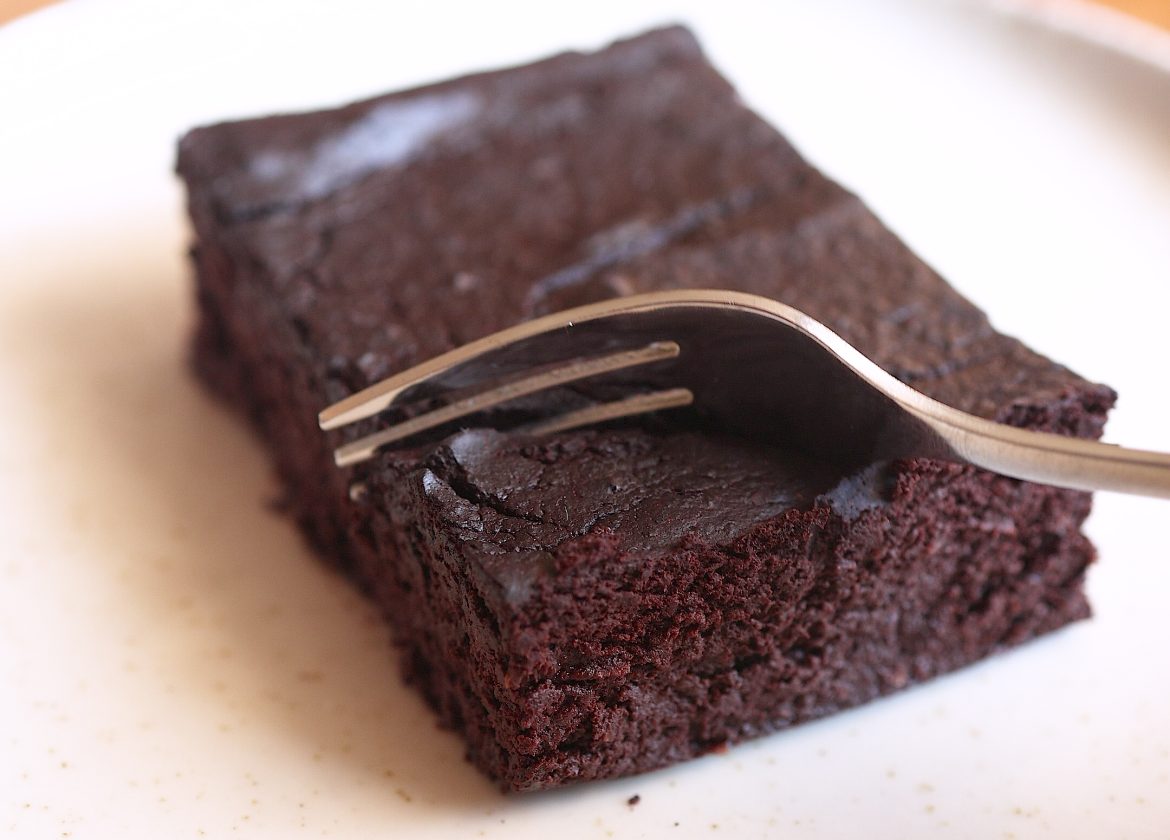 Flourless Apple Chocolate Bake