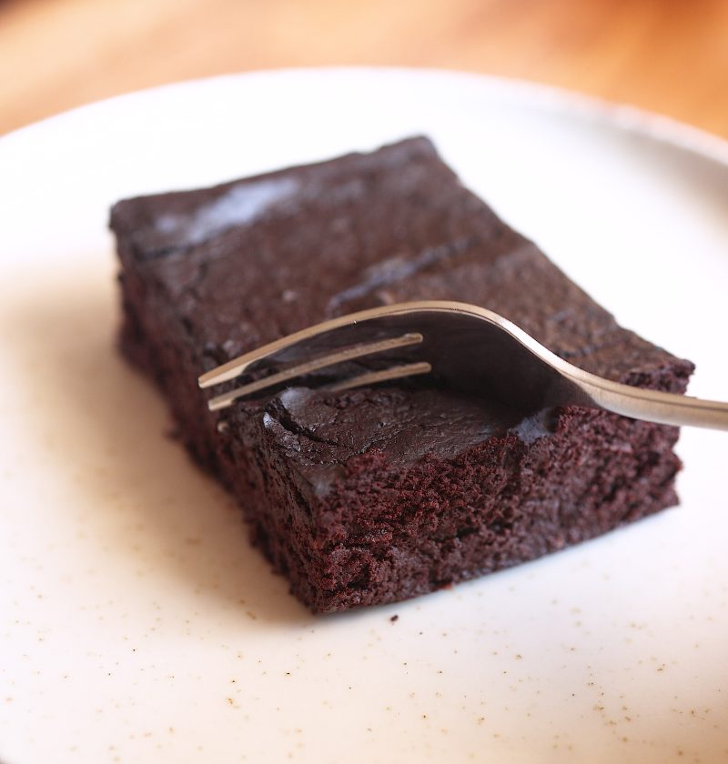 Flourless Apple Chocolate Bake